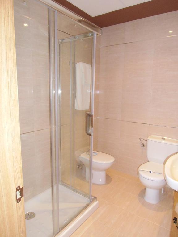 Area De Servicio Villamartin Villamartín de la Abadía エクステリア 写真