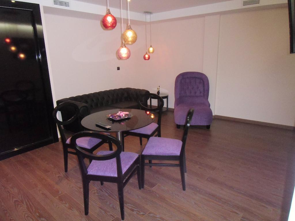 Area De Servicio Villamartin Villamartín de la Abadía 部屋 写真